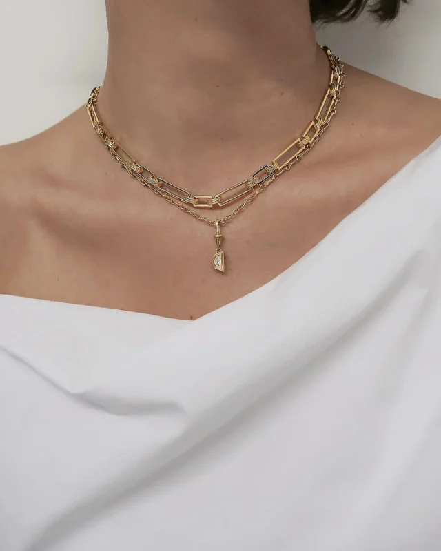 a-chain-necklace