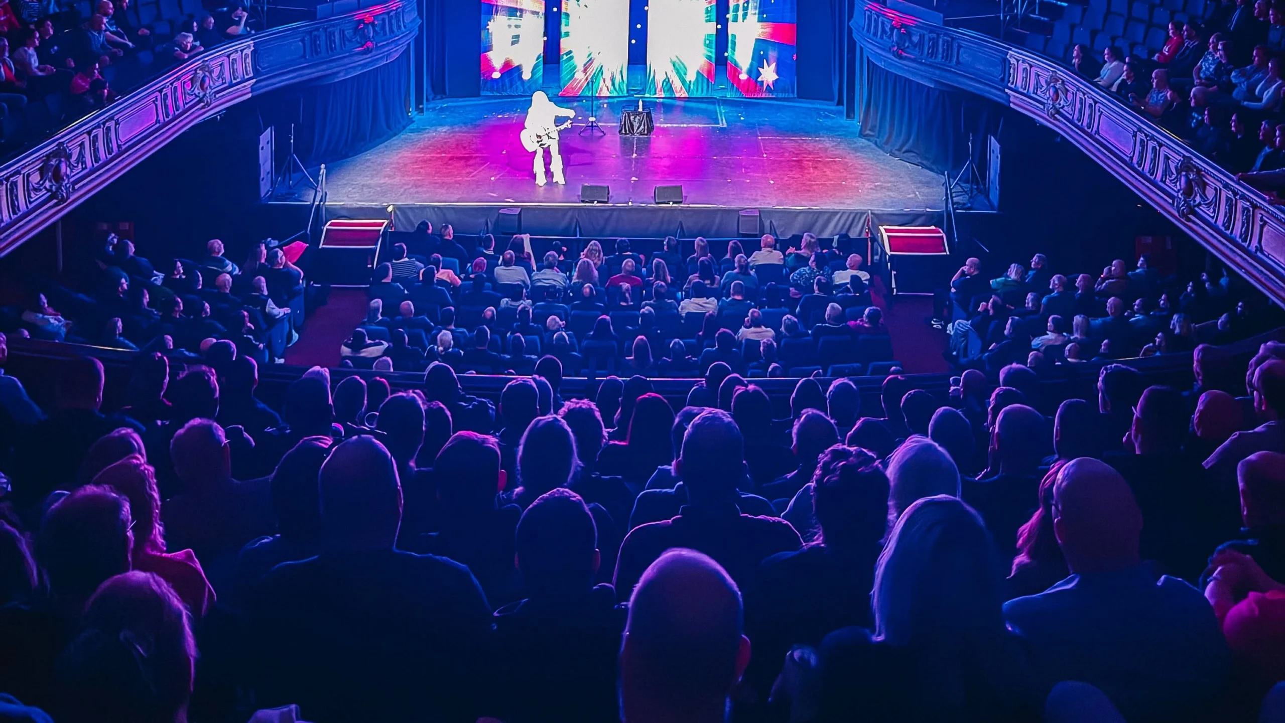Kevin Bloody Wilson De Montfort Hall